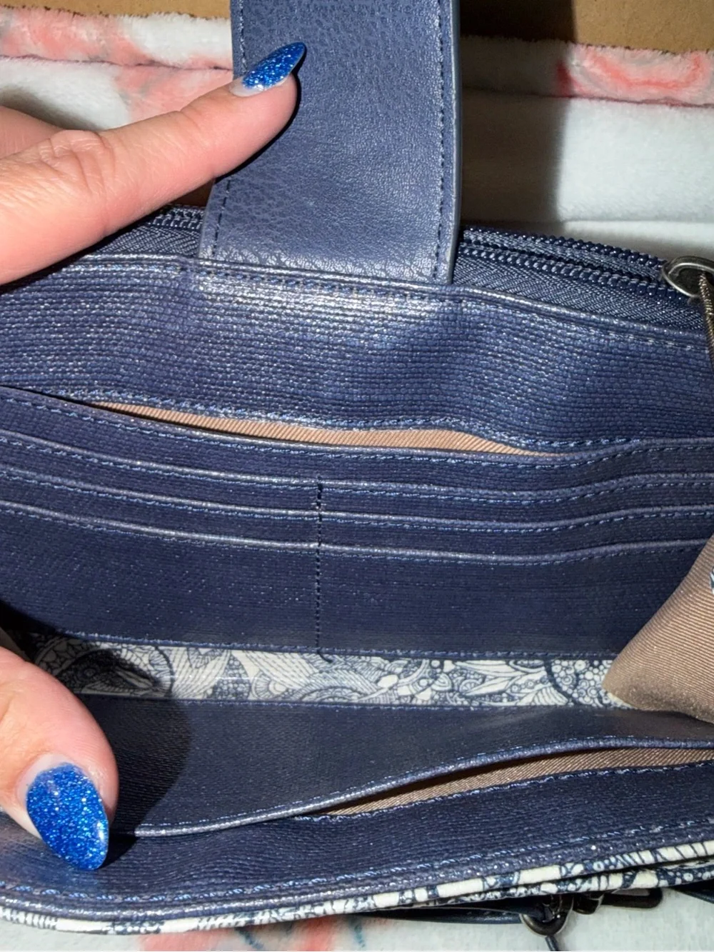 Sakroots Navy and White Floral Wristlet with Detachable Strap Great Collection